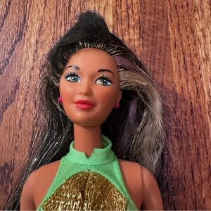 1996 SPLASH 'N COLOR KIRA Asian Barbie Doll in Green Swimsuit